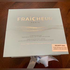 Fraicheur Ice Globes to calm and tighten skin